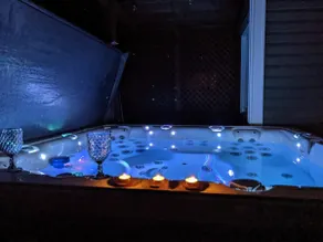 Equinox Luxurious waterfront chalet with spa - Image 4