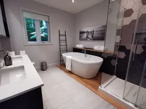 Equinox Luxurious waterfront chalet with spa - Image 3