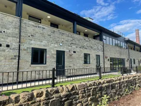 Modern apartment and 2 secure car parking spaces - Image 2