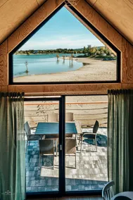 Lakefront beach house - Image 2