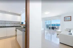 Lovely Modern Apartment Ocean View - Image 3
