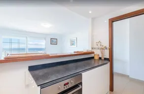 Lovely Modern Apartment Ocean View - Image 4