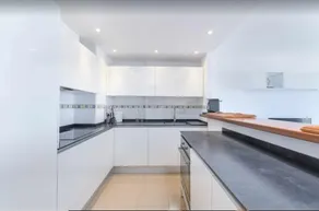 Lovely Modern Apartment Ocean View - Image 5