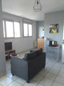 Cozy studio apartment/fan/free parking/near center - Image 2