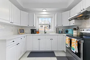 Casa Soleada in East Rock near DT and Yale SOM with FREE Parking and King Bed - Image 3