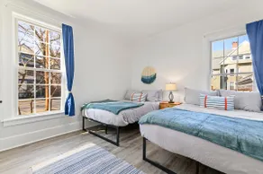Casa Soleada in East Rock near DT and Yale SOM with FREE Parking and King Bed - Image 2