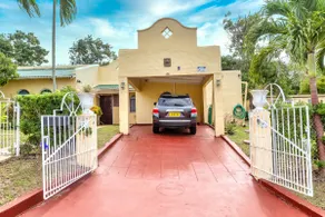 Charming Hacienda three bedroom retreat - Image 2