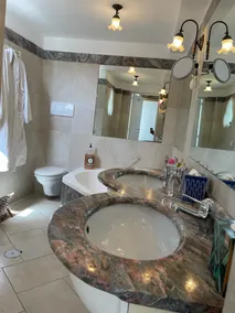 Top Central Suite - Image 4