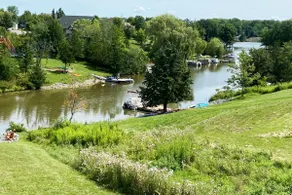Large & Sunny Lakefront Home  - Image 3