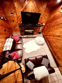 Cozy Pocono Cabin on an Acre - Image 4