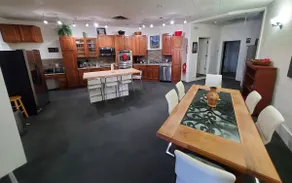 Main St-Massive 5 BR Villa, 2Decks+Rooftop patio - Image 2