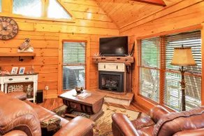 The Circle P Custom Log Cabin in the TN Valley - Image 4