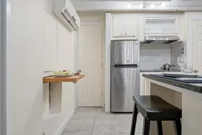 CozyHistoricCharm| Private ParkingOnsite|Walkable - Image 3
