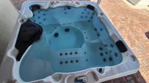One Story Luxury Villa with Hot Tub - Image 5