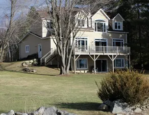 Beautiful large country home on the lake! - Image 4