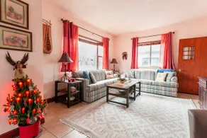 3 King Beds-Hot Tub-Firepit-Historic-Downtown - Image 2