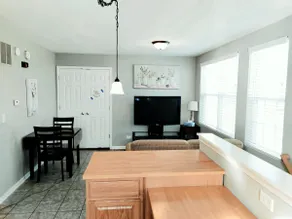 1 Bed w/ Full Kitchen A Mile From Downtown Oswego - Image 2