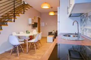 C- Designer apartment with a shared pool - Image 4