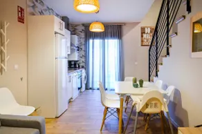 C- Designer apartment with a shared pool - Image 5