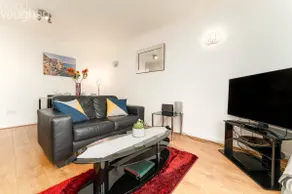 Two Bed Balcony Flat With Water Views & 2 showers - Image 4