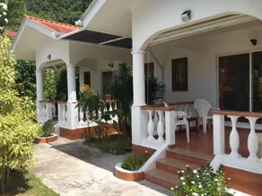 Lazy Hill Bungalows - Image 3