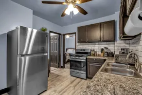 Modern 3 bedrooms 2nd Floor Apt with Air-Cond - Image 5