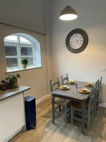 Spacious 1 bedroom apartment in rural setting - Image 4