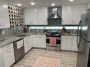 Midcentury Modern home w/Hot Tub (2 mi to Falls) - Image 4