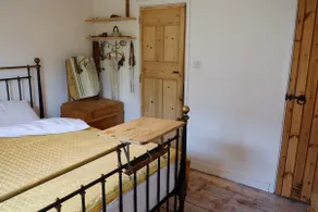 3 bed shop-fronted character town cottage - Image 2