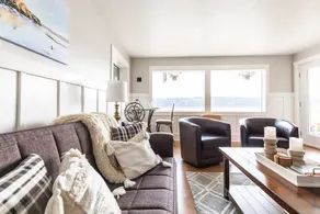 Breathtaking Waterfront Apartment - Image 5