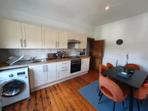 Stylish City Centre Apartment on the Kings Mile - Image 4