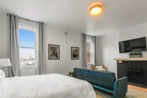 Historic, Charming Downtown Studio w/ EZ Check In - Image 2