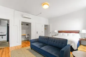Historic, Charming Downtown Studio w/ EZ Check In - Image 3