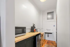 Historic, Charming Downtown Studio w/ EZ Check In - Image 4