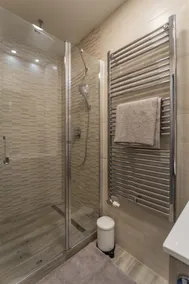 Bright & Cozy Downtown Flat|AC| Walk to Parliament - Image 4