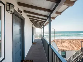 Oceanview Queen Suite Steps from the Sand (302) - Image 3