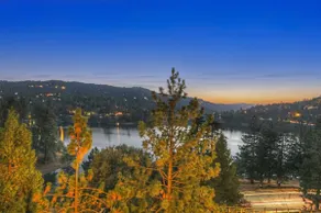 Magical lake house with spectacular views - Image 3