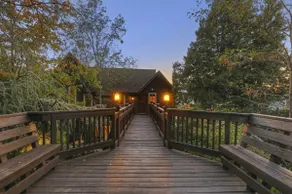 Magical lake house with spectacular views - Image 4