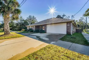 Modern East Hill Home, Premier Location! - Image 3