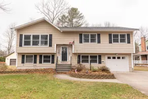 Stunning 3bedroom modern home closed to everything - Image 3