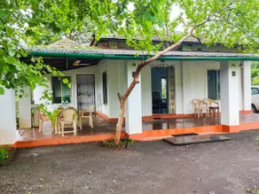Serene 1-bedroom with patio farm stay - Image 2