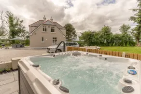 Relaxing Private Country Escape with Hot Tub - Image 3
