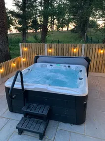 Relaxing Private Country Escape with Hot Tub - Image 4