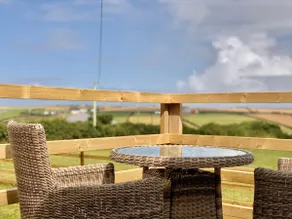 Benn Park Log cabin Near to Newquay with Sea View - Image 3