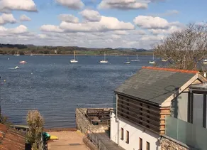 Self-Contained Studio with Superb Estuary Views - Image 3