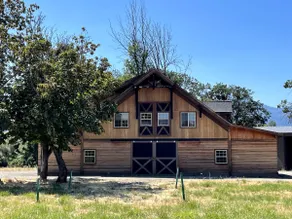 Creekside Retreat Close to Town - Image 2