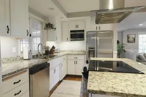 Peaceful Pines, Classy 3 bd 2 bath Home w/Hot Tub! - Image 5