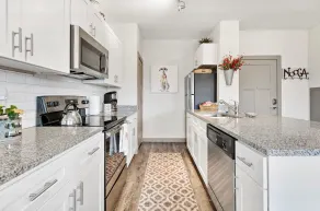 210 Luxury _ Condo _ Riverfront & Downtown - Image 4