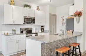 210 Luxury _ Condo _ Riverfront & Downtown - Image 3