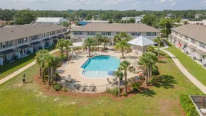 Turn & Slip Inn w/pool to this luxe 3BR townhouse - Image 2